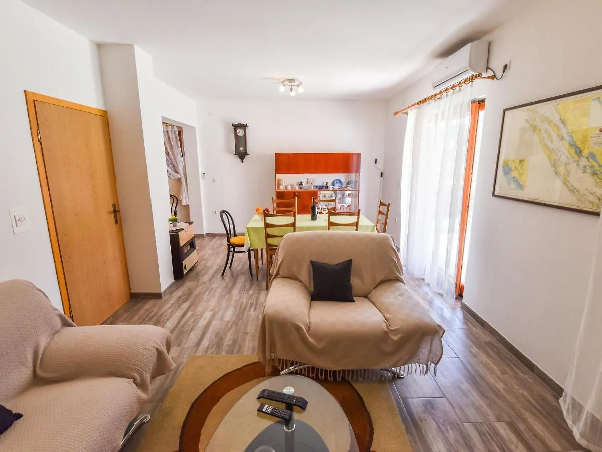 Serene Holiday Home In Veli I With Fenced Garden Veli Iž 크로아티아